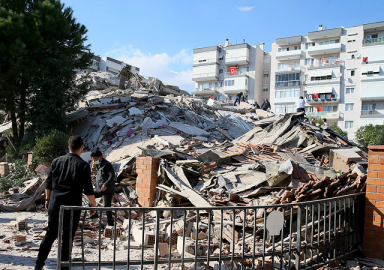 Kandilli Rasathanesi: Depremin büyüklüğü 6.9 ve 21 artçı deprem oldu