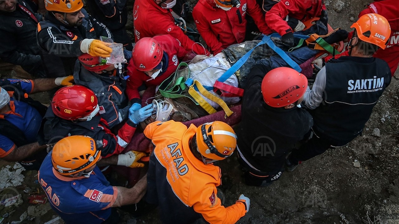 enkazdan-bir-kisi-daha-uu3C_cover