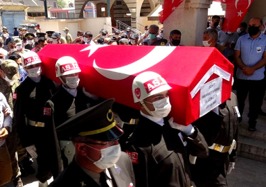 Uzman çavuş Mehmet Kırmızı Adana'da son yolculuğuna uğurlandı