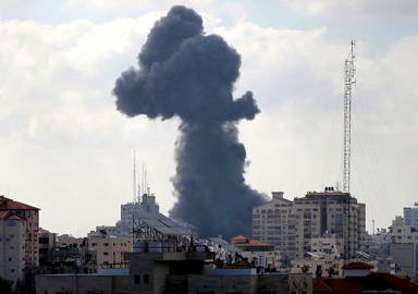 İsrail Gazze'ye hava saldırılarına yeniden başladı