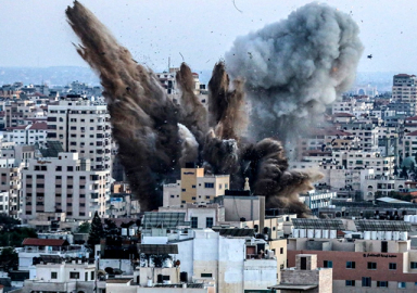 İsrail savaş uçakları ve topçu birlikleri ile Gazze'ye yeni bir saldırı başlattı
