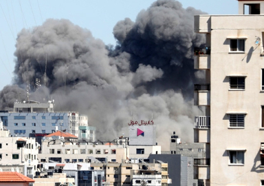 İsrail, Gazze'de medya binasını bombaladı! Associated Press ve Al Jazeera...