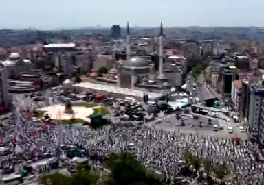Taksim Camii ibadete açıldı