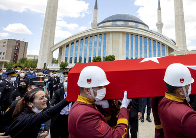 Şehit eşi yürekleri dağladı