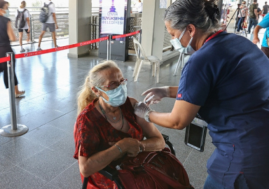 Aşı yaptırımı yolda! Konser, sinema ve maç....