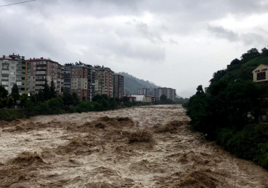 Rize yine sele teslim