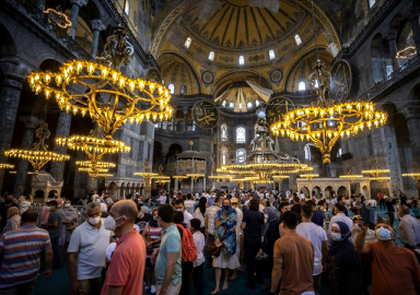 Ayasofya'ya ziyaretçi akını