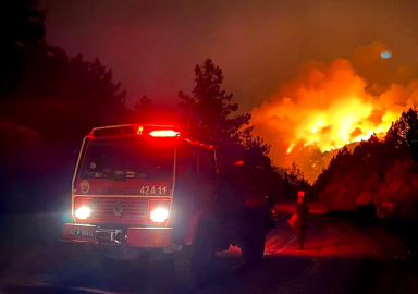 Antalya'daki yangın sürüyor: 3 kişi hayatını kaybetti