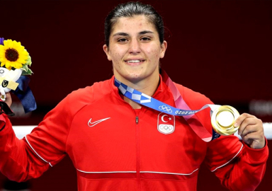 Busenaz Sürmeneli Olimpiyat şampiyonu