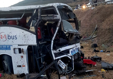 Balıkesir'de yolcu otobüsü devrildi: 14 kişi öldü, 18 kişi yaralandı