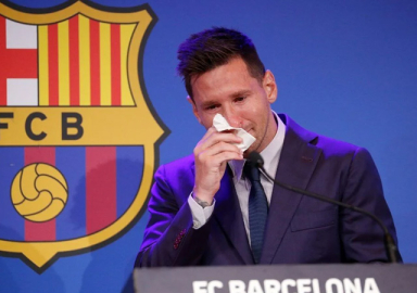 Lionel Messi, Barcelona'ya gözyaşlarıyla veda etti