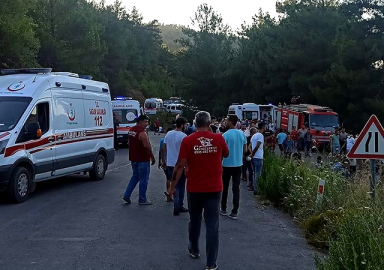 İzmir'de facia gibi kaza! 8 ölü 9 yaralı