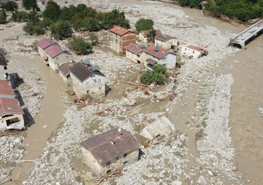 Sinop'ta sel nedeniyle 40 ev yıkıldı
