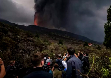La Palma Adası felaket bölgesi ilan edildi! lavların yıkımı sürüyor