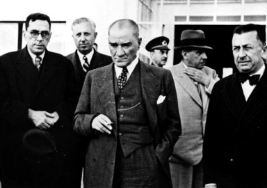 Atatürk'ü, özlem ve minnetle anıyoruz