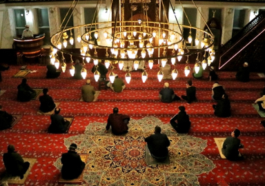 Diyanet'ten 81 ile genelge: Camilerde sosyal mesafe kaldırıldı