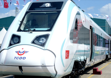 Bakan müjdeyi verdi! İlk milli ve elektrikli tren geliyor