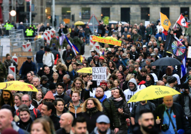 Hollanda'da korona protestoları çatışmaya döndü: 1 gösterici öldü