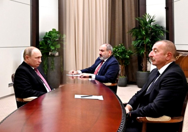 Üçlü zirve! Putin, Aliyev ve Paşinyan Soçi'de