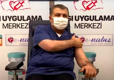 Sağlık Bakanı Koca TURKOVAC aşısı oldu