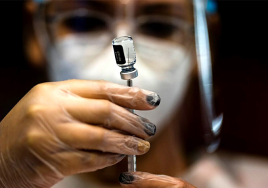 Pfizer CEO'su duyurdu: Artık iki doz aşı yetersiz! Omicron aşısı geliyor