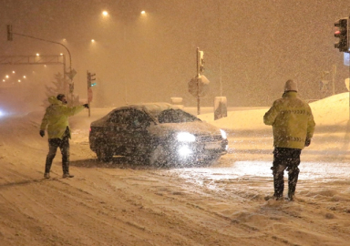 İstanbul-Ankara yolu trafiğe kapatıldı