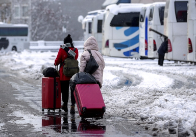 Otobüs seferleri durduruldu, vatandaşlar otogarda mahsur kaldı