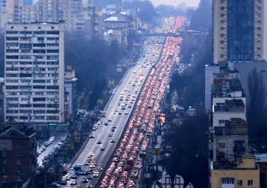 Patlamaların ardından sirenlerin çaldığı Kiev'den kaçış başladı