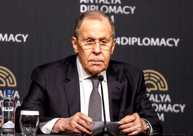 Lavrov: Putin, Zelenski ile görüşmekten kaçınmıyor
