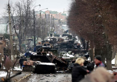Rus ordusu Kiev'in kapısında! Halk şehrin etrafına hendek kazıyor