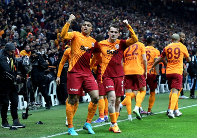 Galatasaray ilk yarıda Beşiktaş'ı bitirdi! 2-1