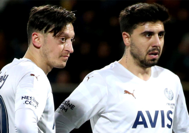 Fenerbahçe'de Mesut Özil ve Ozan Tufan kadro dışı bırakıldı