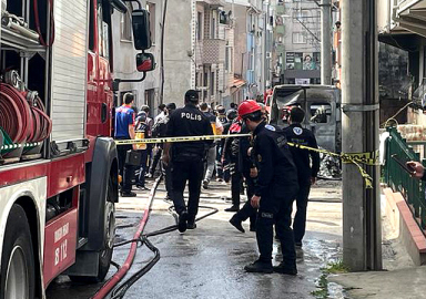 Bursa'da uçak evlerin arasına düştü