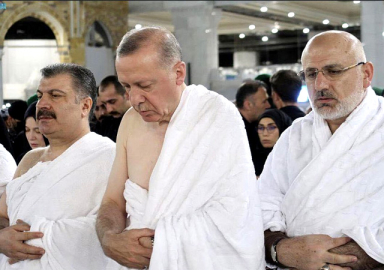 Cumhurbaşkanı Erdoğan umre yaptı! Bakanlar da eşlik etti
