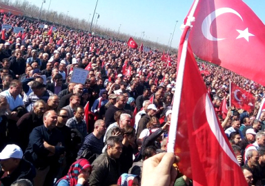 Emeklikte yaşa takılan vatandaşlar Maltepe'de miting düzenledi
