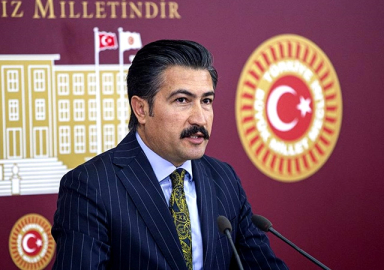 AK Parti'de Cahit Özkan görevden alındı