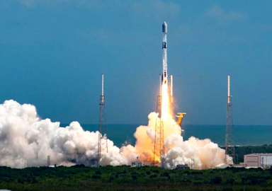 Türkiye'nin ilk ticari uydusu Plan-S fırlatıldı