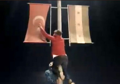 Azez'de Türk bayrağı yakan 2 kişi yakalandı