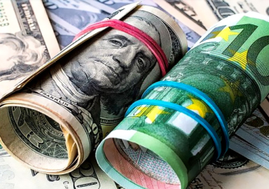 Dolar tarihi zirveye yaklaşıyor