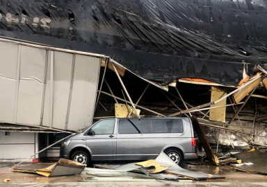 Bursa'yı sağanak ve dolu vurdu! Otobüs terminalinin çatısı çöktü