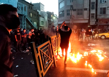 İran'da Mahsa Amini protestoları yayılıyor: Eylemlerde 17 kişi öldü