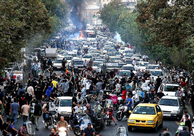 İran'da devrim sesleri! Mahsa Emini protestolarında ölü sayısı 76'ya yükseldi