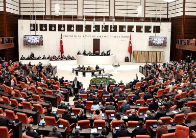Sosyal medya teklifi Genel Kurul'da: İlk iki madde kabul edildi