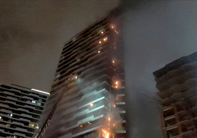 Kadıköy'de 24 katlı binada yangın