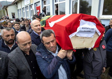 Maden şehitlerine son veda! Gözyaşları sel oldu