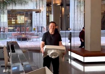 Elon Musk, Twitter merkezine elinde lavaboyla girdi