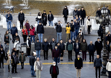 Saat 9'u 5 geçe hayat 1 dakika durdu
