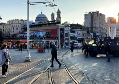 Taksim'de patlama: 6 ölü, 81 yaralı