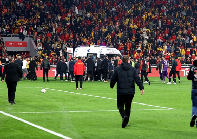 Göztepe-Altay maçında olay çıktı: Kaleciye sopayla vurdular