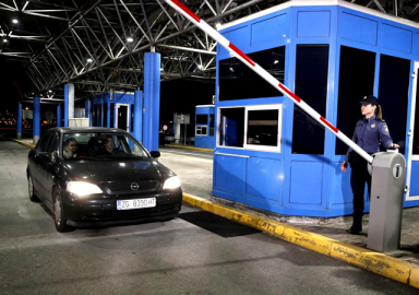 Hırvatistan, Schengen ve euro bölgesine dahil oldu! Sınırdaki bariyer kaldırıldı